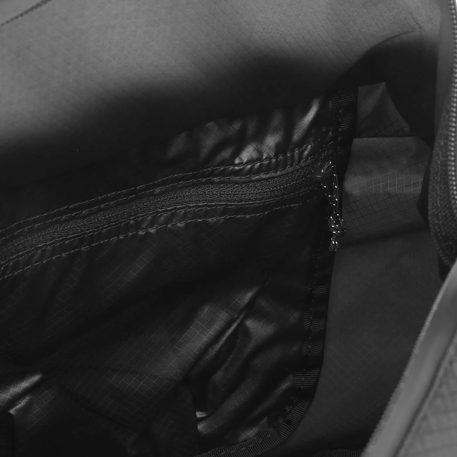 and wander Sil Shoulder Bag