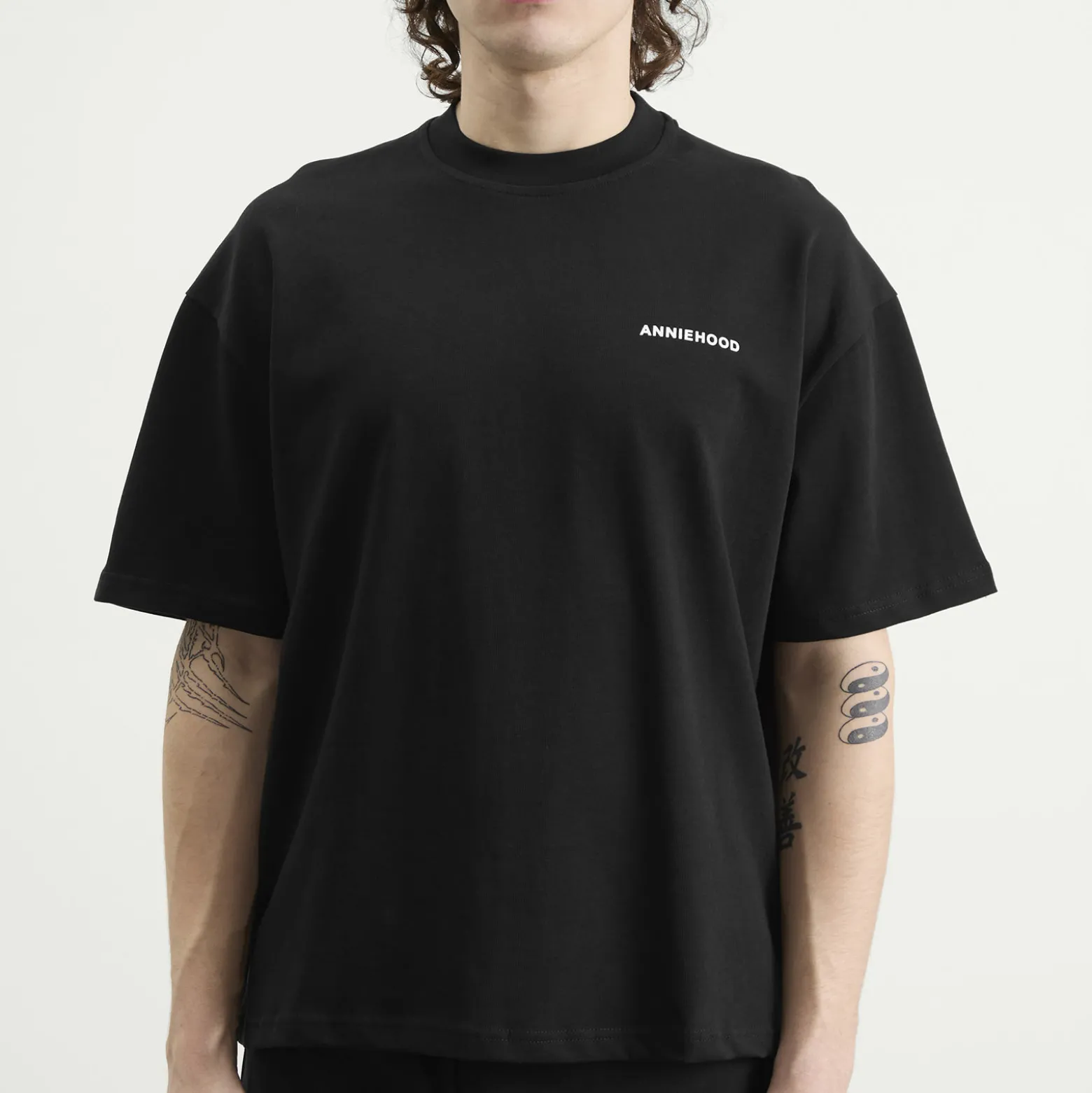 ANNIE HOOD Mini Logo T-Shirt