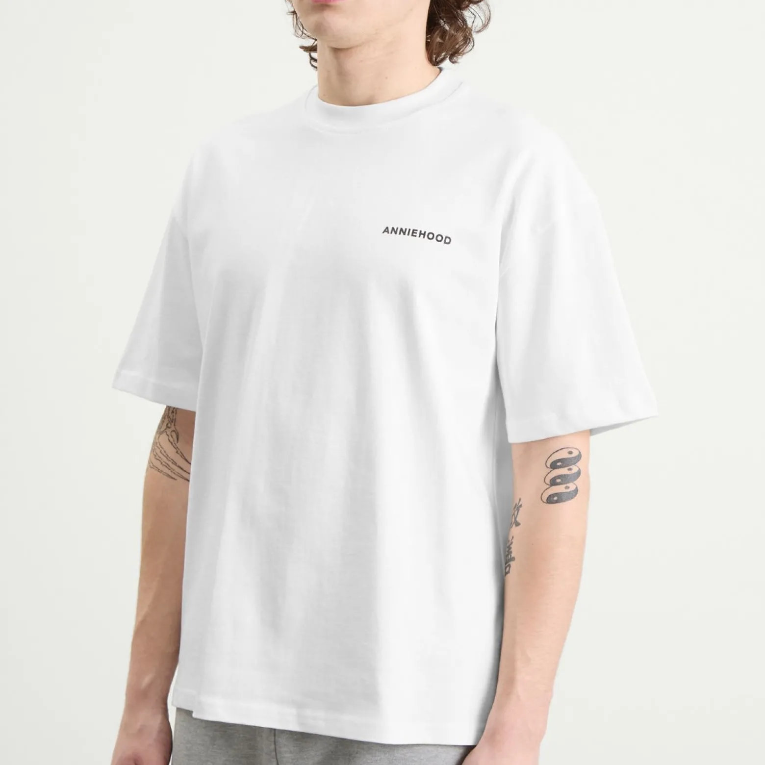 ANNIE HOOD Mini Logo T-Shirt