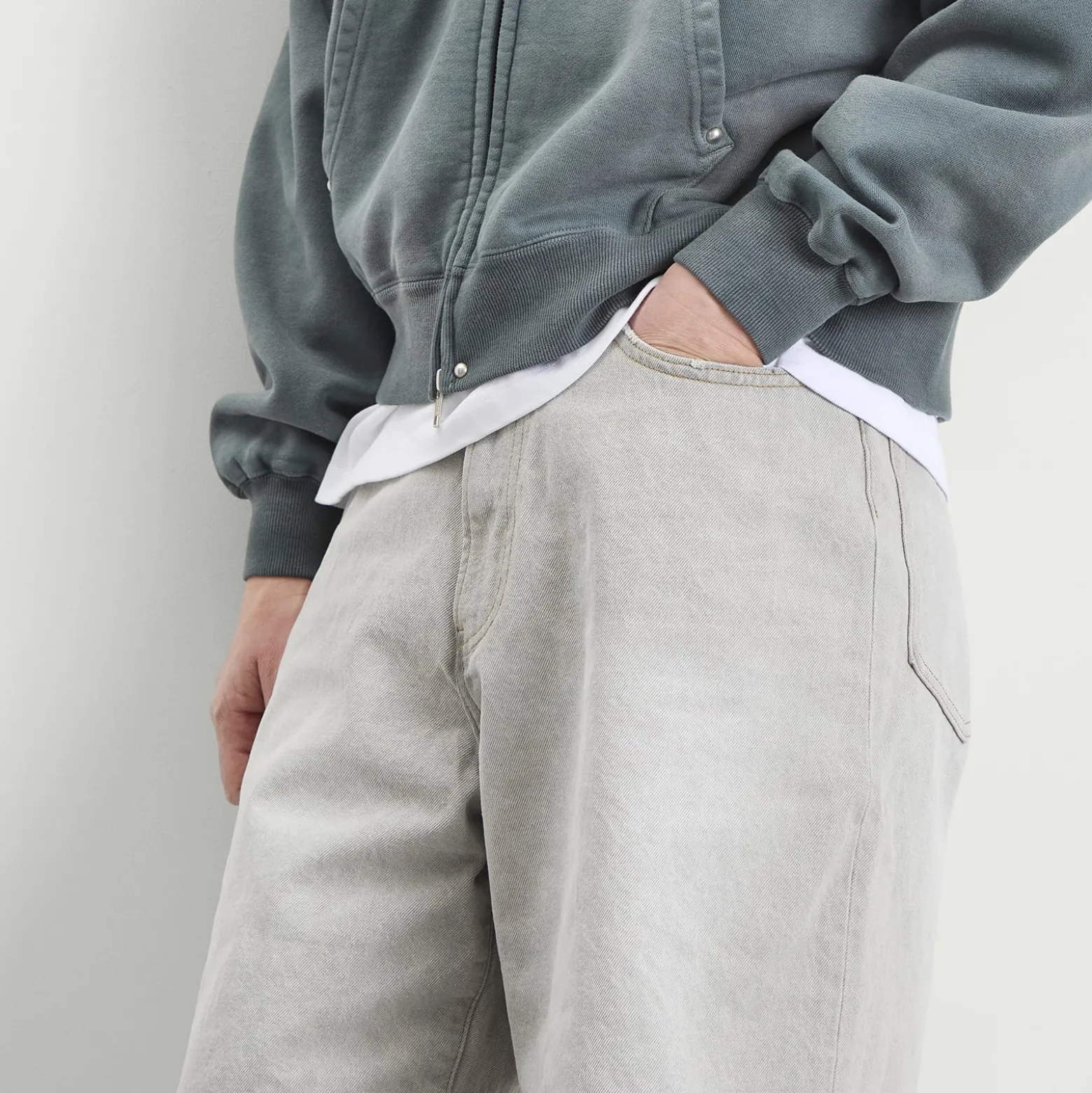 BEAMS Damage Denim Shorts