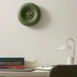Home Studyo Holly Clock