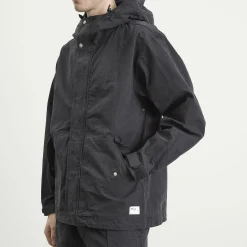 NANGA Dry Cotton Field Short Parka