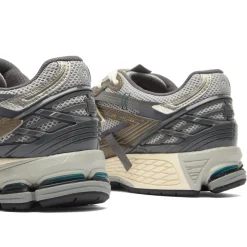 New Balance 1906 Sneaker
