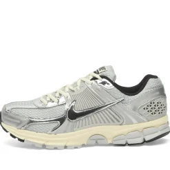Nike Vomero 5 Chrome Sneaker