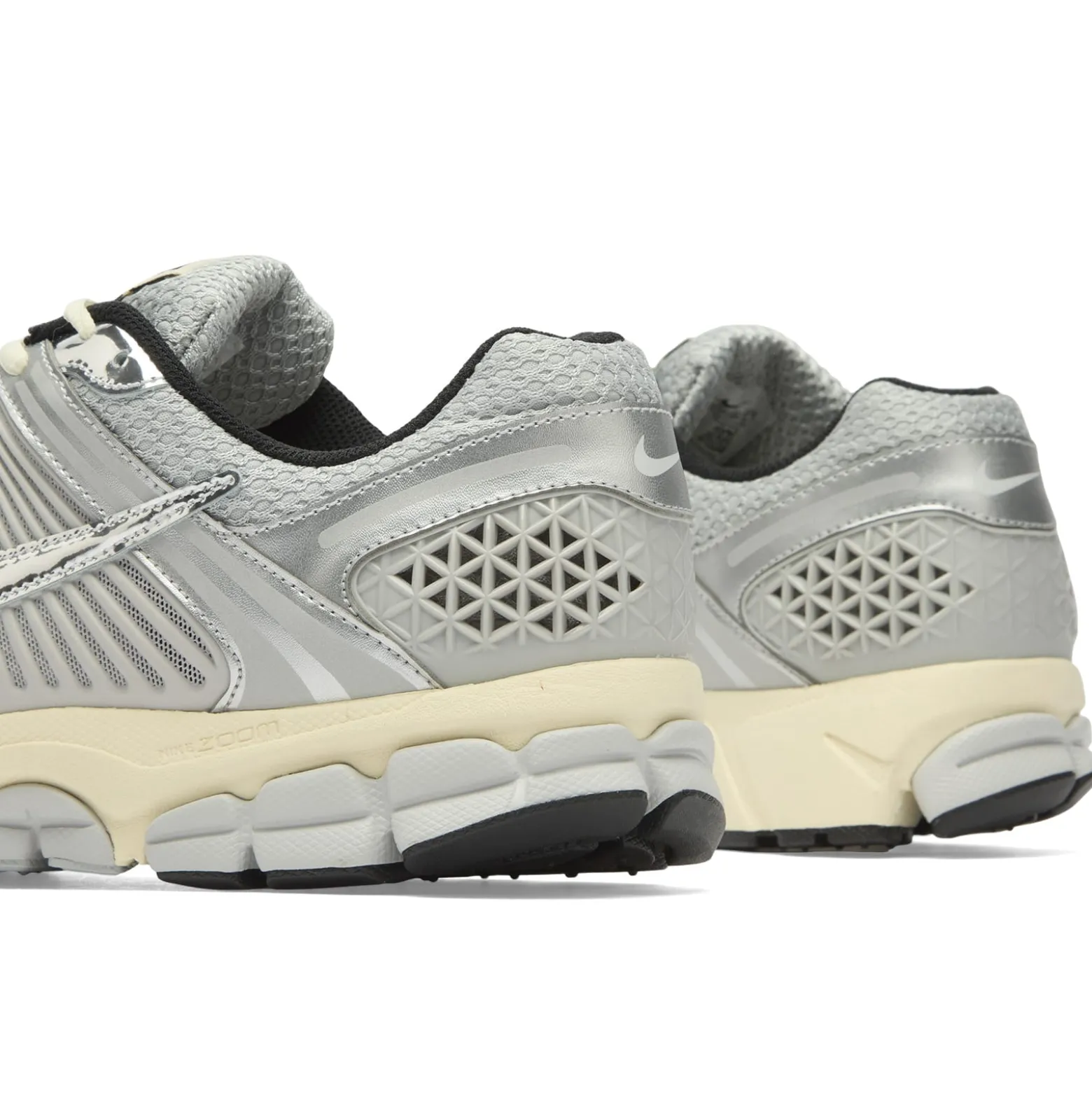 Nike Vomero 5 Chrome Sneaker