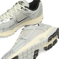 Nike Vomero 5 Chrome Sneaker