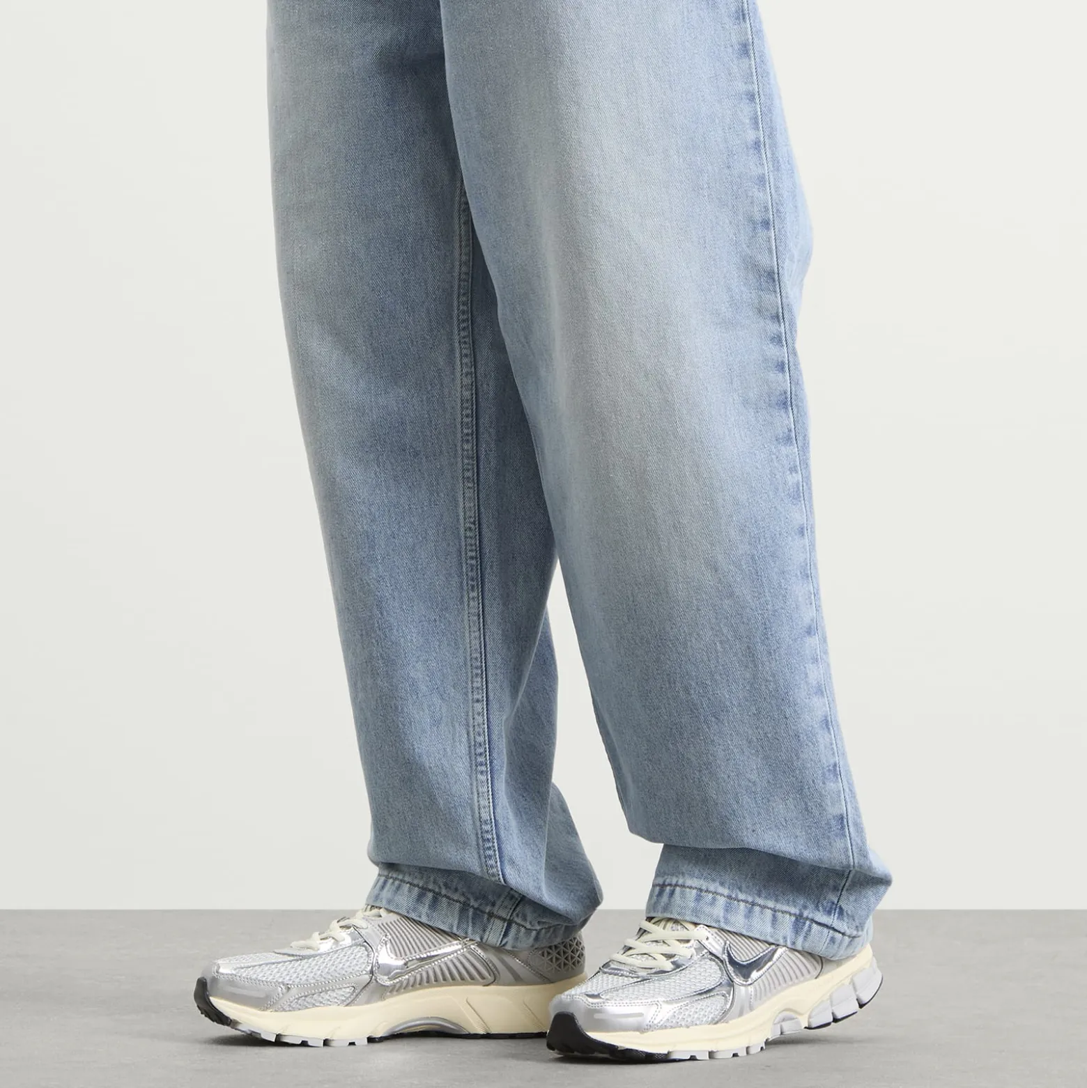 Nike Vomero 5 Chrome Sneaker