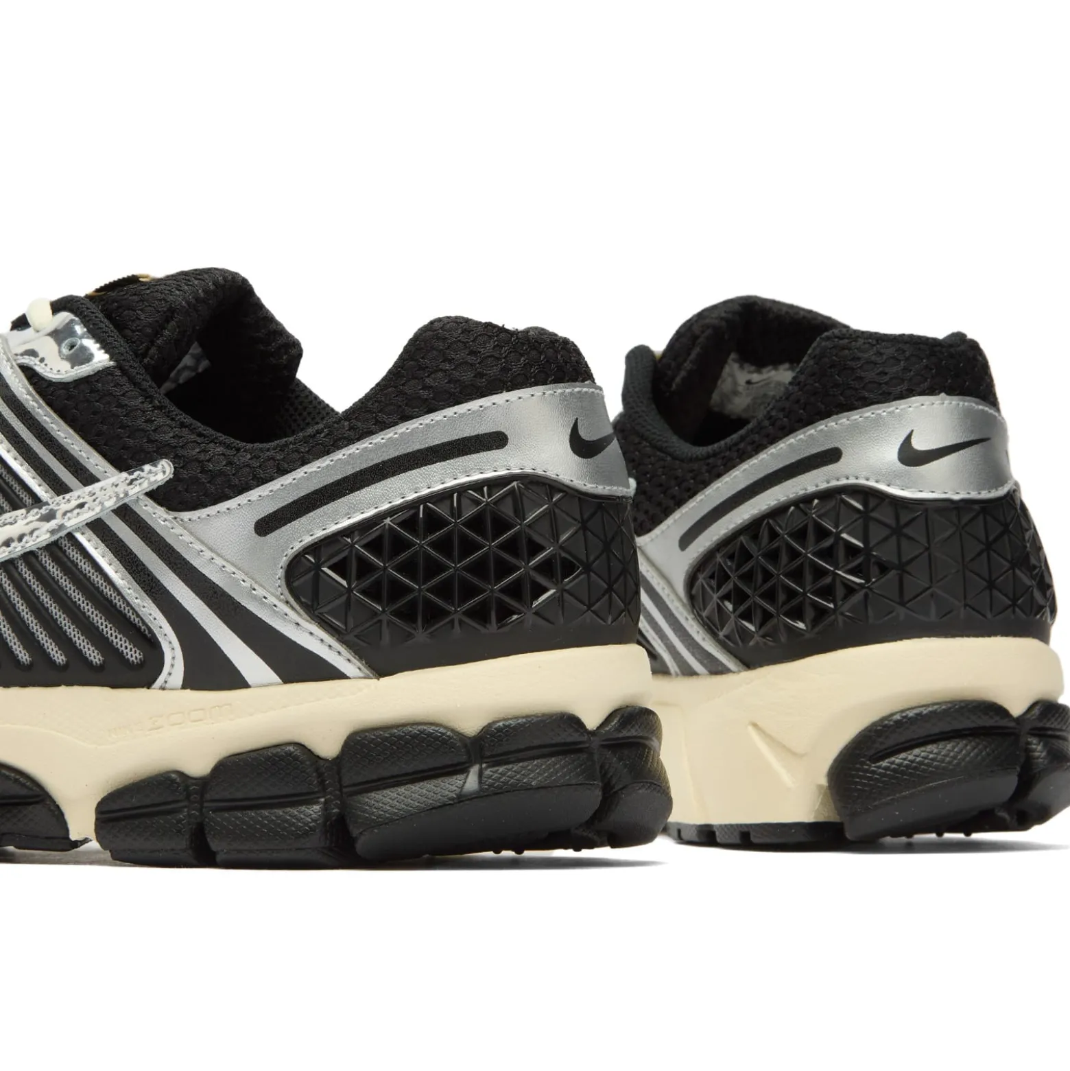 Nike Vomero 5 Chrome Sneaker
