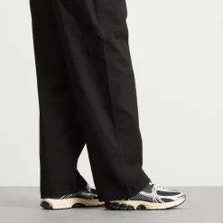 Nike Vomero 5 Chrome Sneaker