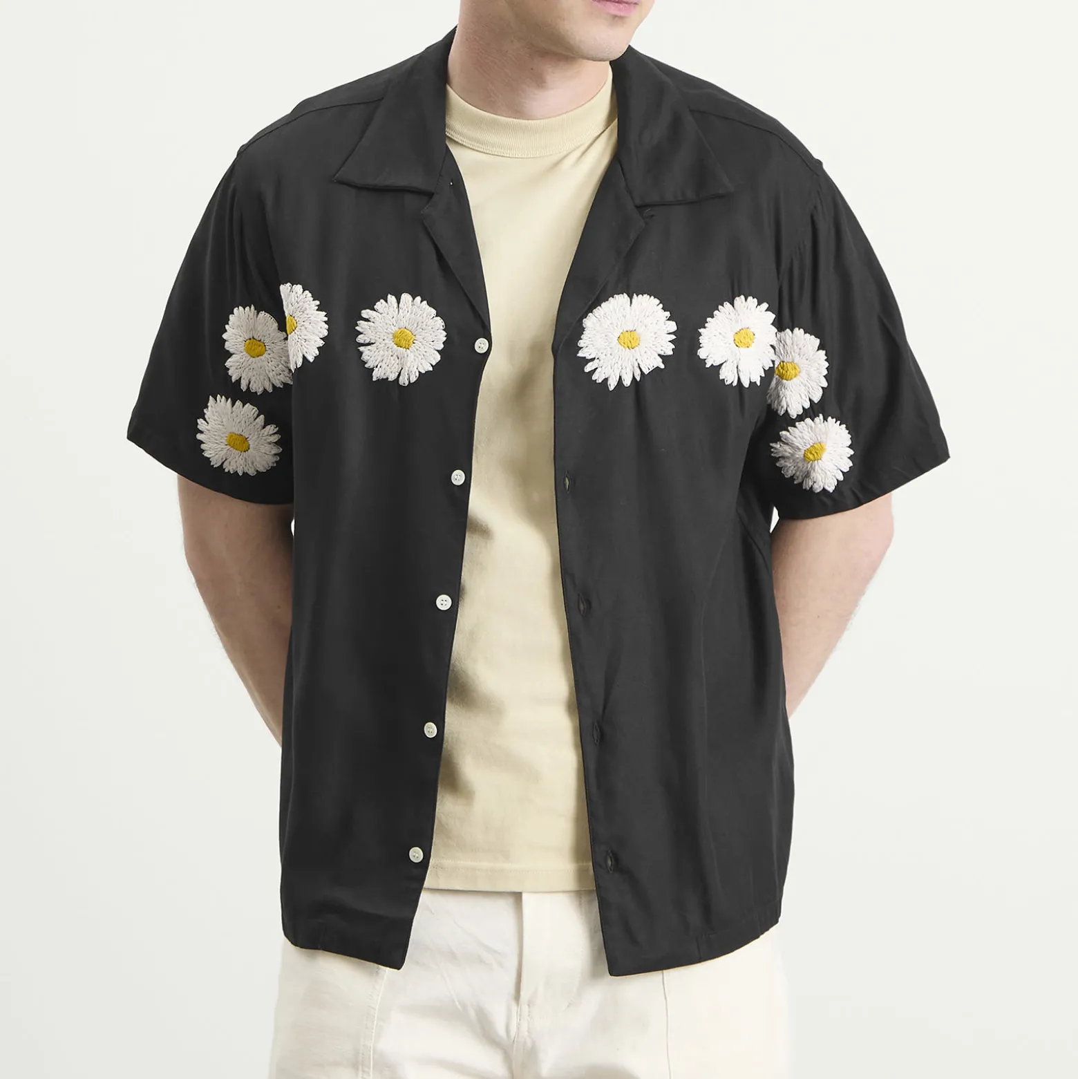 NOMARHYTHM TEXTILE Flower Embroidery Open Collar Shirt