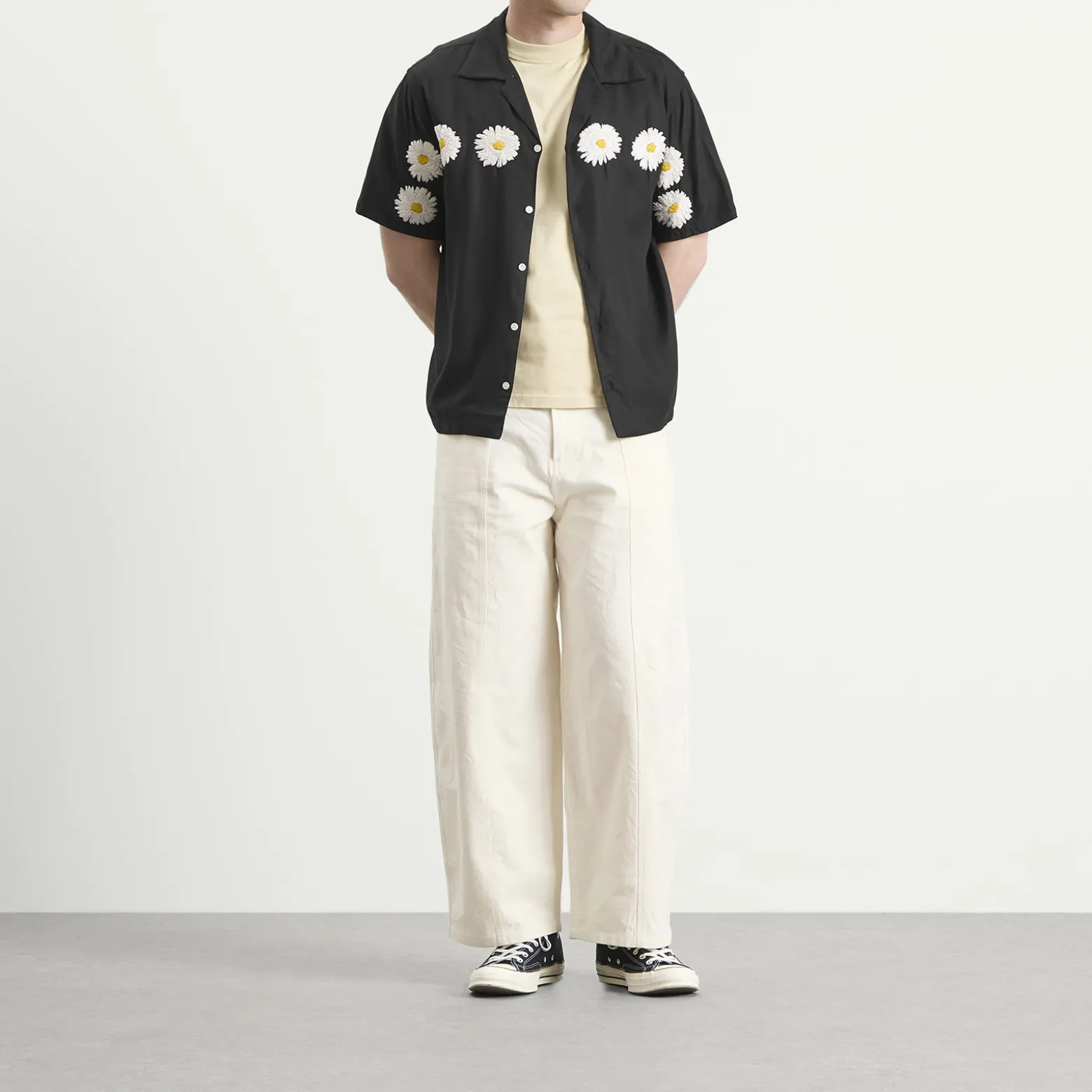 NOMARHYTHM TEXTILE Flower Embroidery Open Collar Shirt