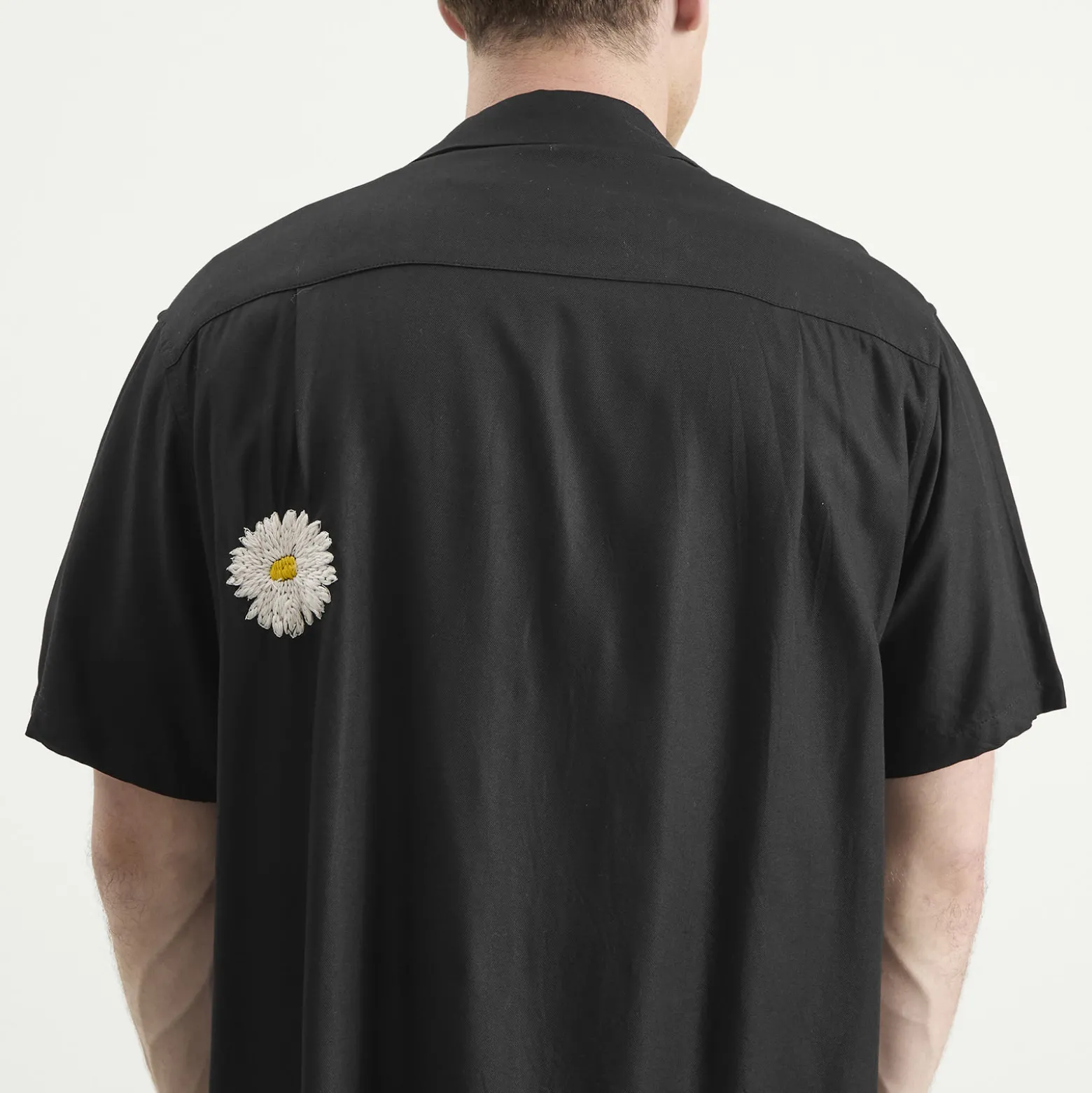 NOMARHYTHM TEXTILE Flower Embroidery Open Collar Shirt