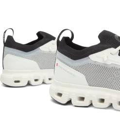 ON Cloud 6 Versa Sneaker