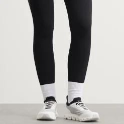ON Cloud 6 Versa Sneaker