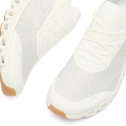 ON Cloud 6 Versa Sneaker