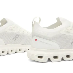 ON Cloud 6 Versa Sneaker