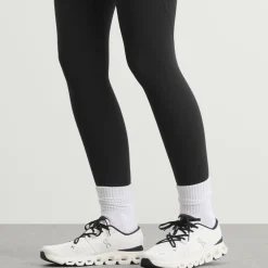 ON Cloud x 4 Sneaker