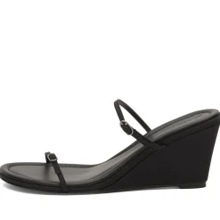 ST. Agni Petit Belt Detail Wedge