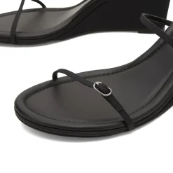 ST. Agni Petit Belt Detail Wedge