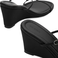 ST. Agni Petit Belt Detail Wedge