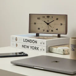 The Extraordinary Guide: London